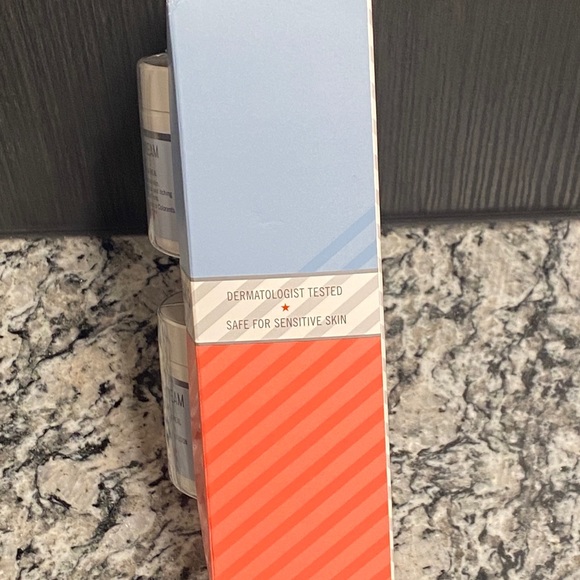 First Aid Beauty Ultra Repair Cream Mini Set Original & Pink Grapefruit 2oz each - Picture 6 of 6